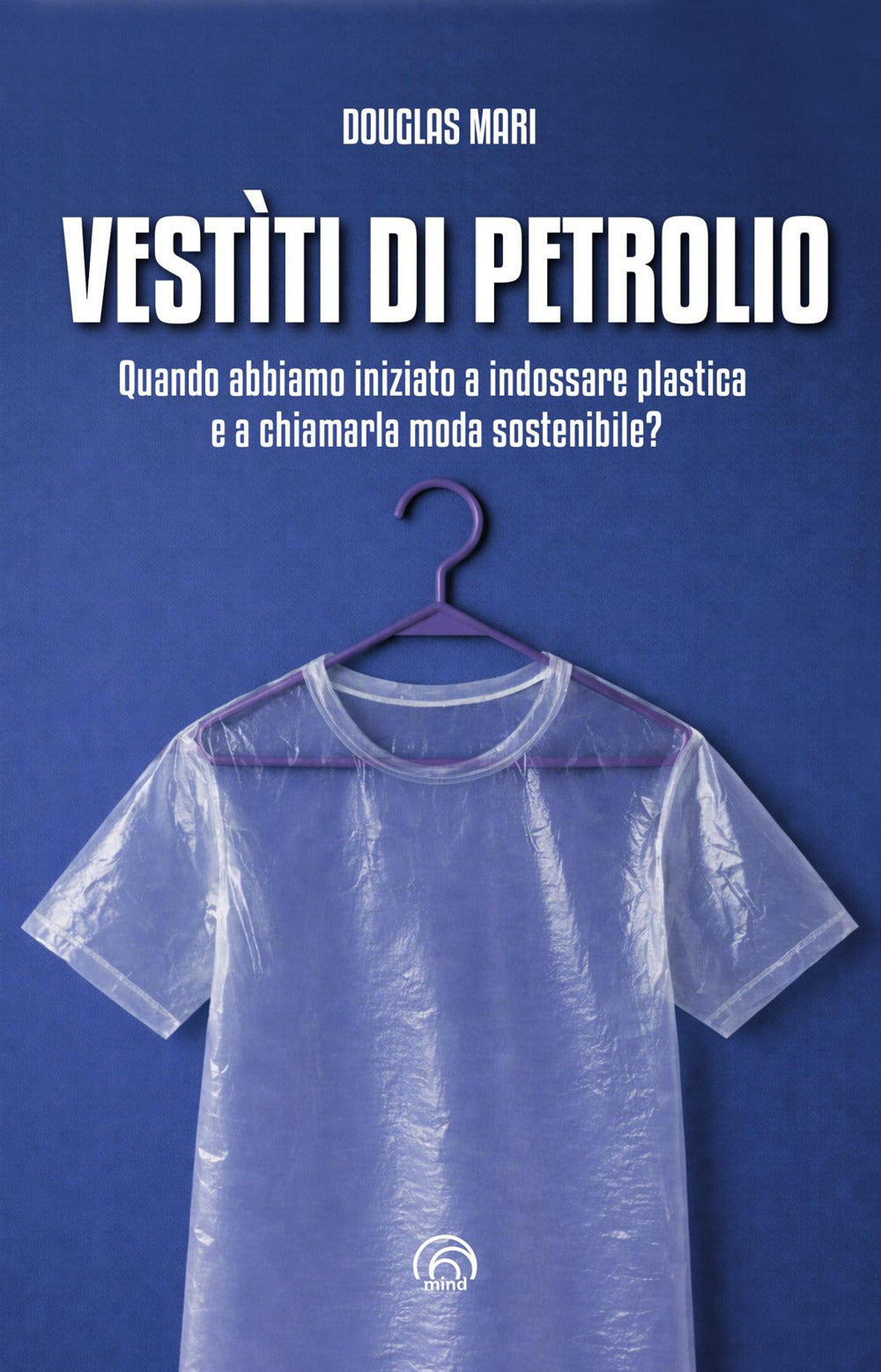 Vestìti di petrolio. Quando abbiamo iniziato a indossare plastica e a chiamarla moda sostenibile?